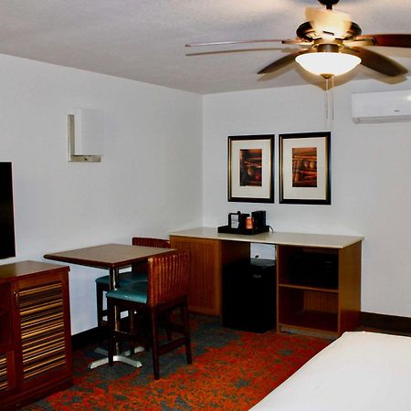Seafarer Inn & Suites, Ascend Hotel Collection جزيرة جيكل المظهر الخارجي الصورة