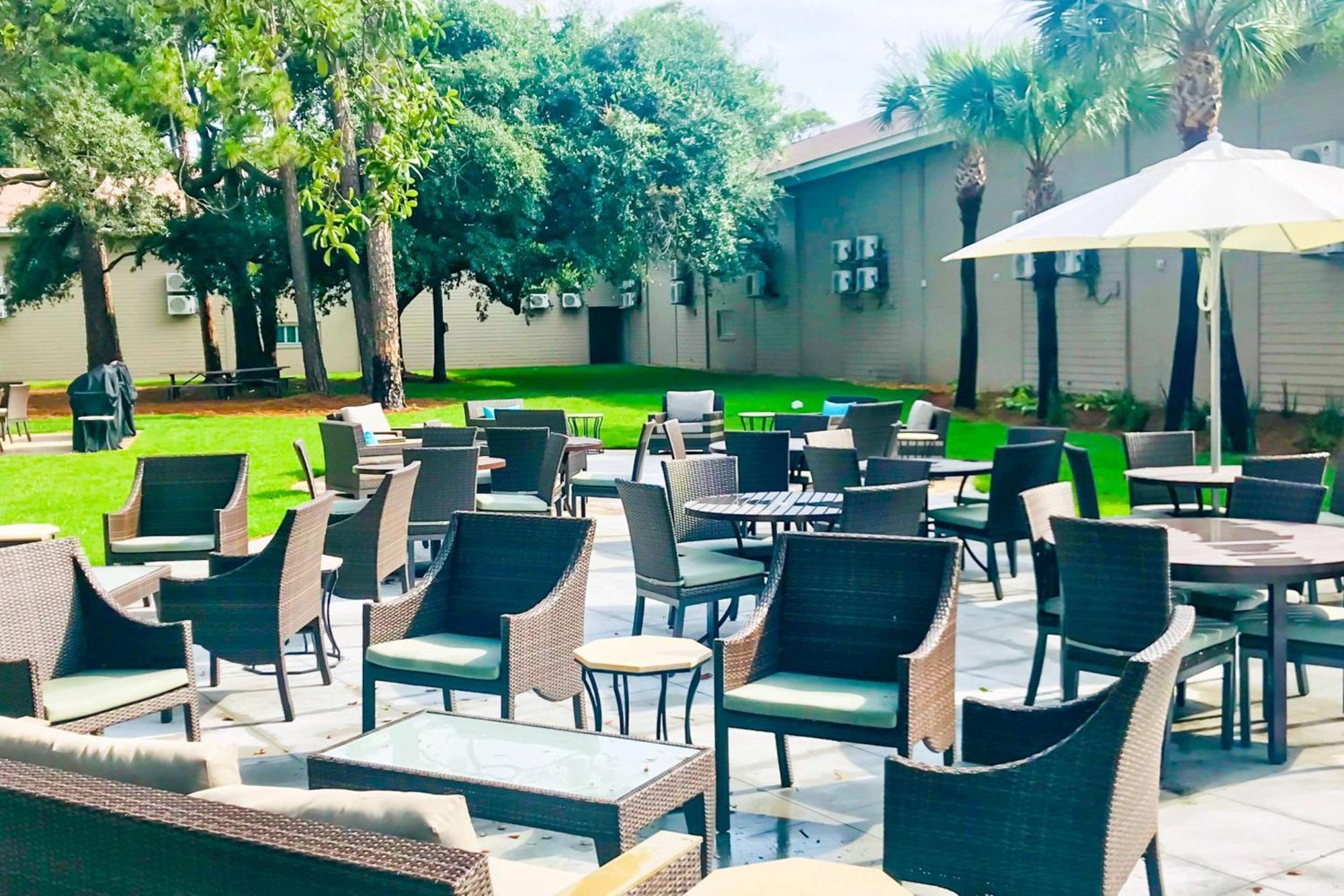 Seafarer Inn & Suites, Ascend Hotel Collection جزيرة جيكل المظهر الخارجي الصورة