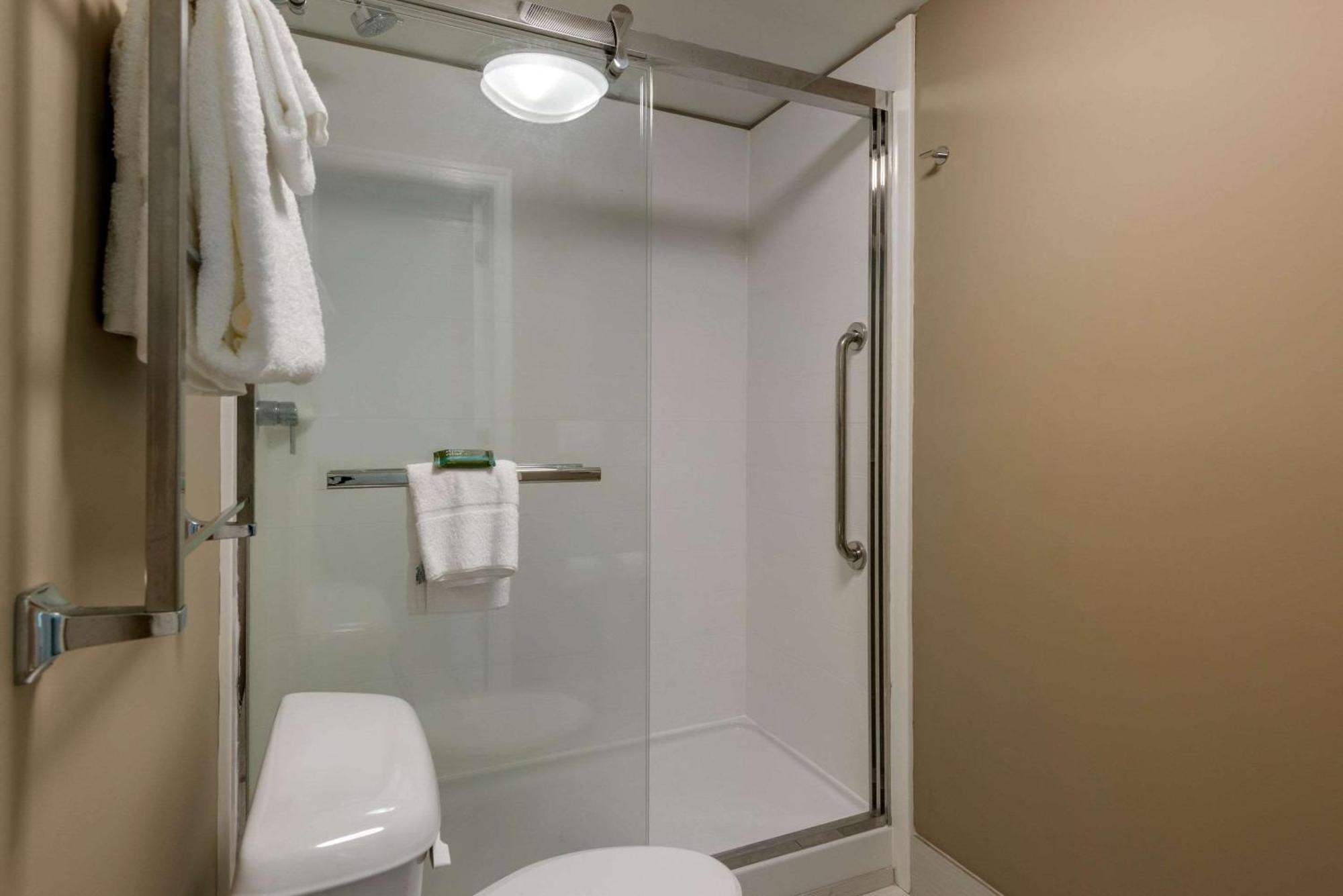 Seafarer Inn & Suites, Ascend Hotel Collection جزيرة جيكل المظهر الخارجي الصورة