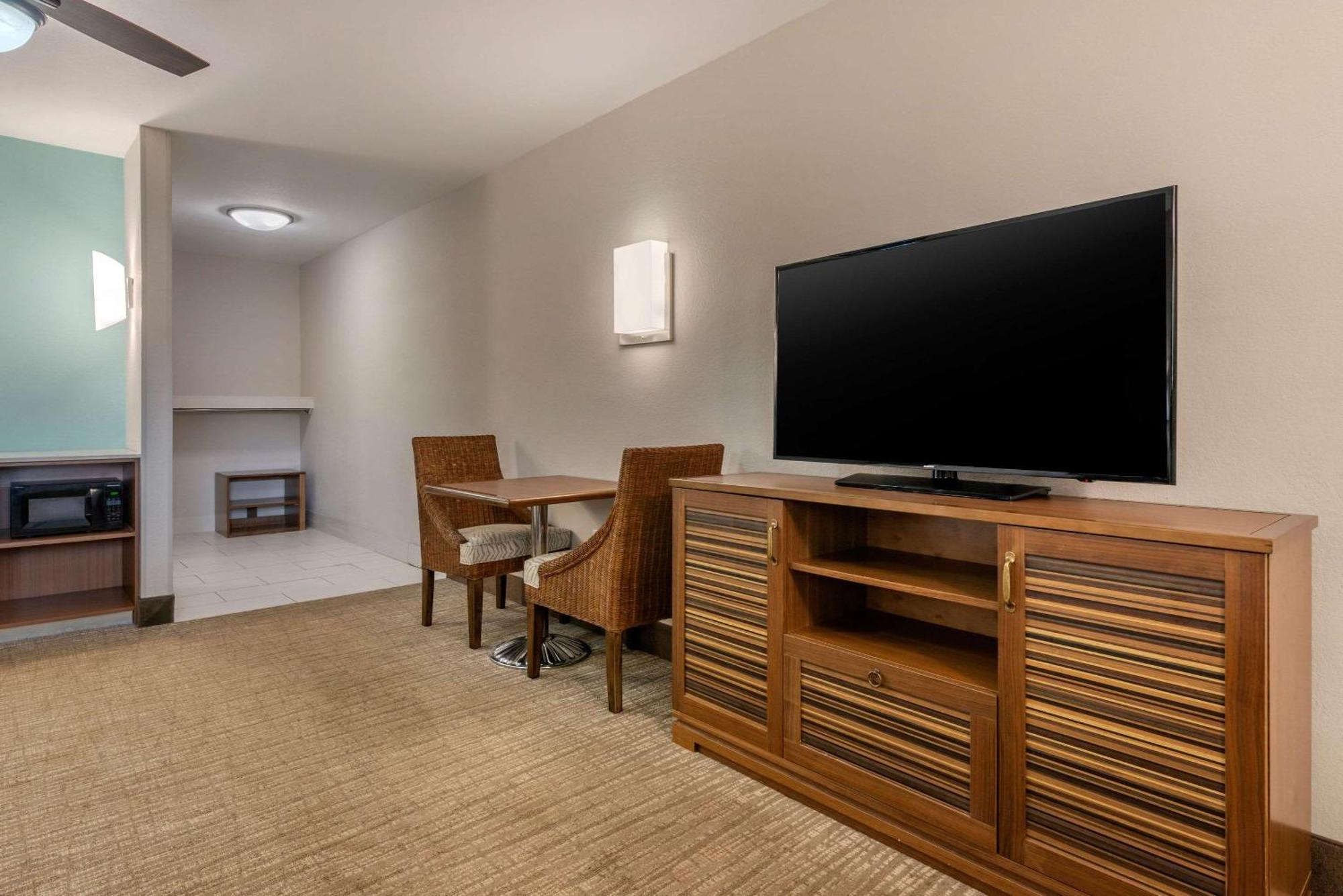Seafarer Inn & Suites, Ascend Hotel Collection جزيرة جيكل المظهر الخارجي الصورة