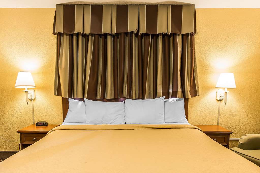 Seafarer Inn & Suites, Ascend Hotel Collection جزيرة جيكل الغرفة الصورة